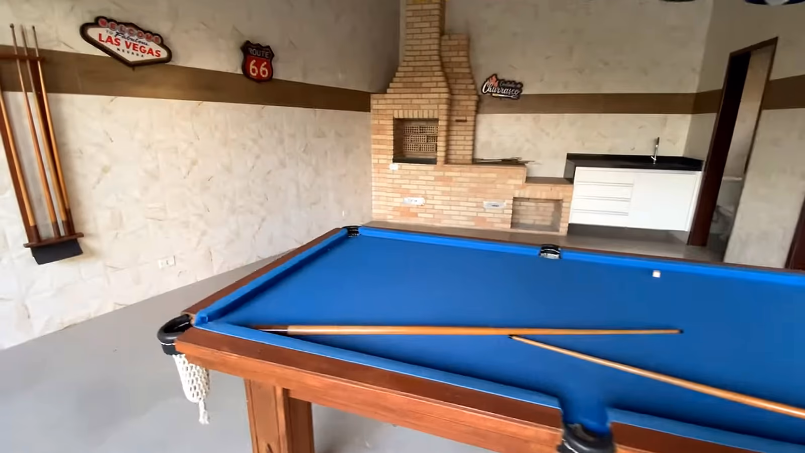 Sala de jogos e bar · 3:35